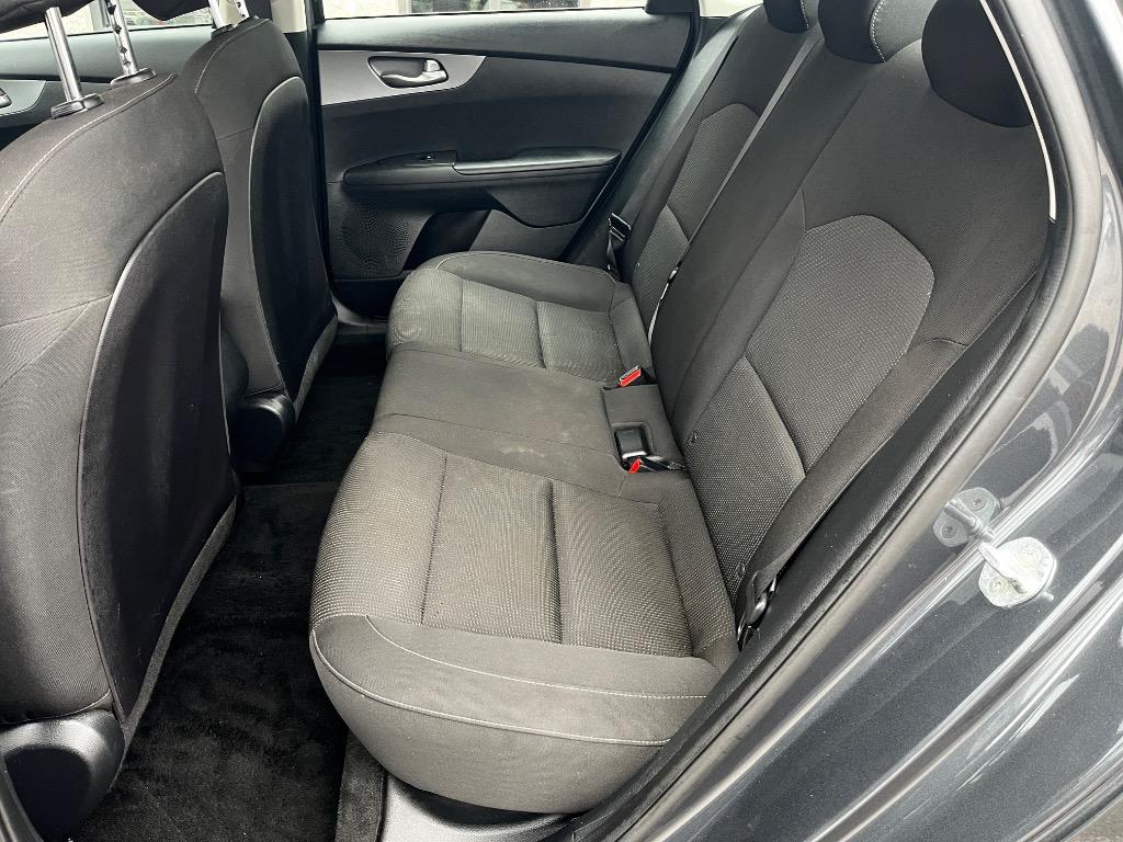 2021 Kia Forte LXS - Photo 16
