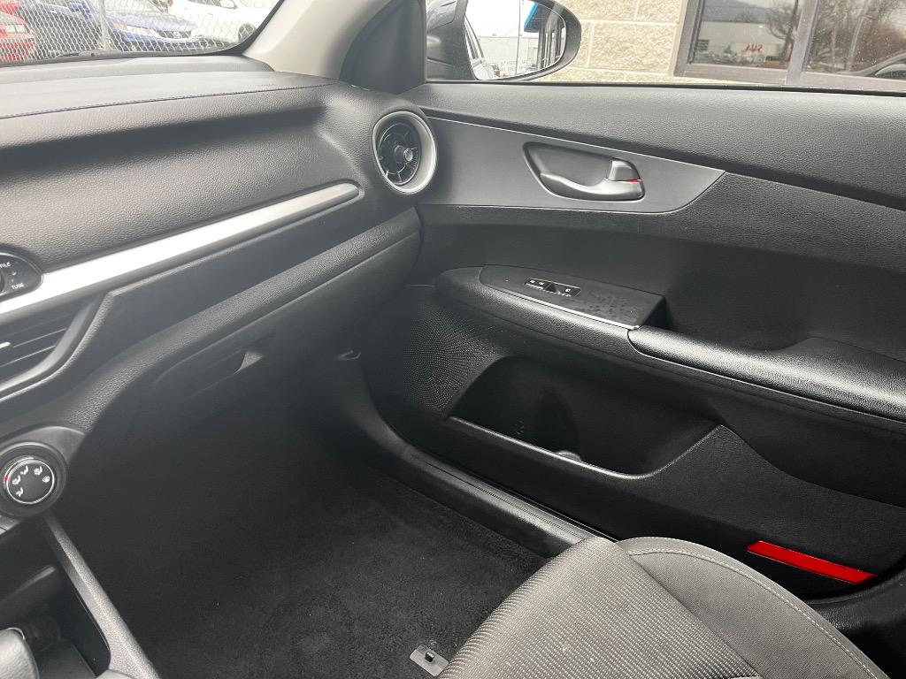 2021 Kia Forte LXS - Photo 11