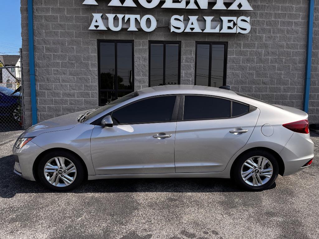 2020 Hyundai Elantra SEL's photo